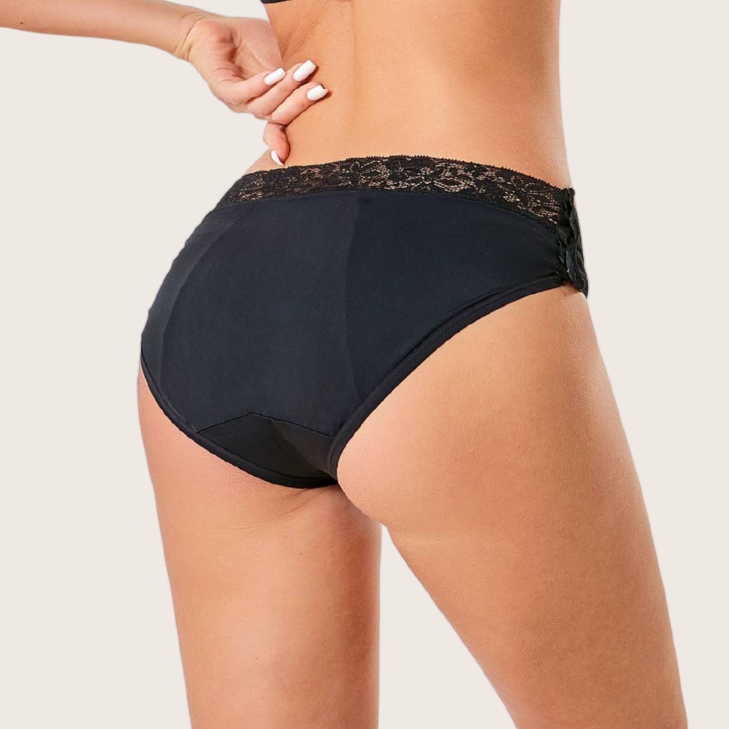 Dos de la culotte menstruelle anti-fuite noire TabooPlus, avec ouverture latérale pratique et dentelle délicate pour confort et discrétion.