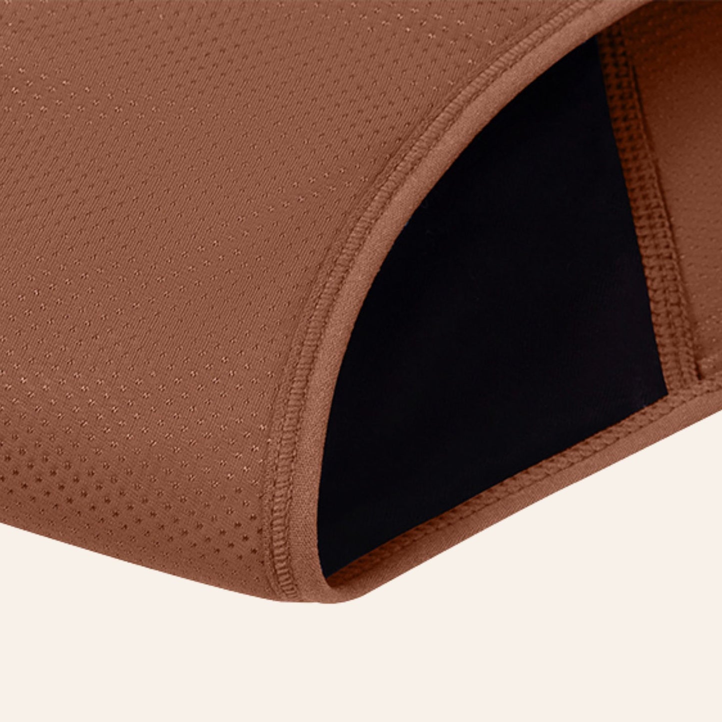 Zoom produit sur la matière douce de la Culotte Mi-haute respirante couleur caramel