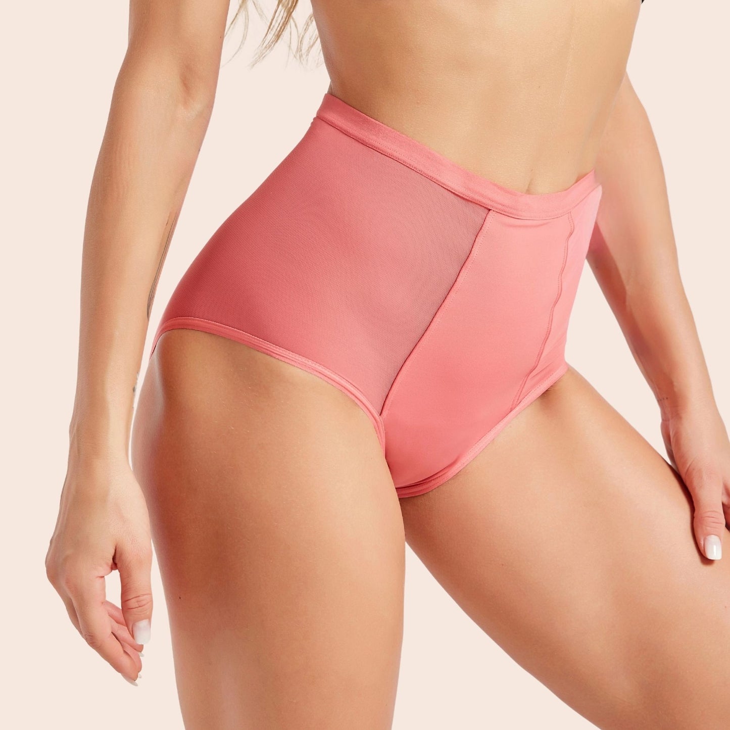 Vue latérale de la culotte menstruelle rose taille haute TabooPlus, avec détails en mesh pour style et bien-être.