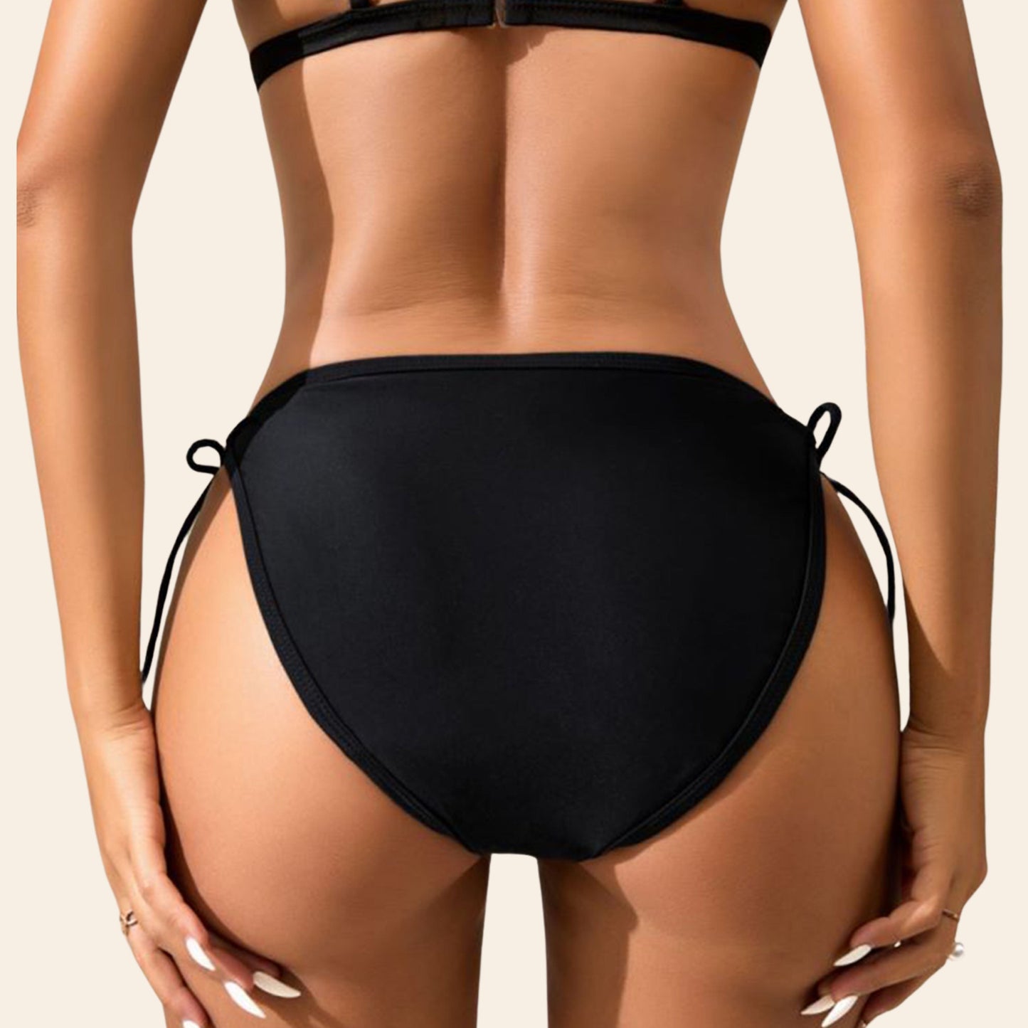 Vue arrièe du bas de maillot de bain menstruel bikini liberté avec ficelles réglables et à nouer sur les côtés, couleur noire
