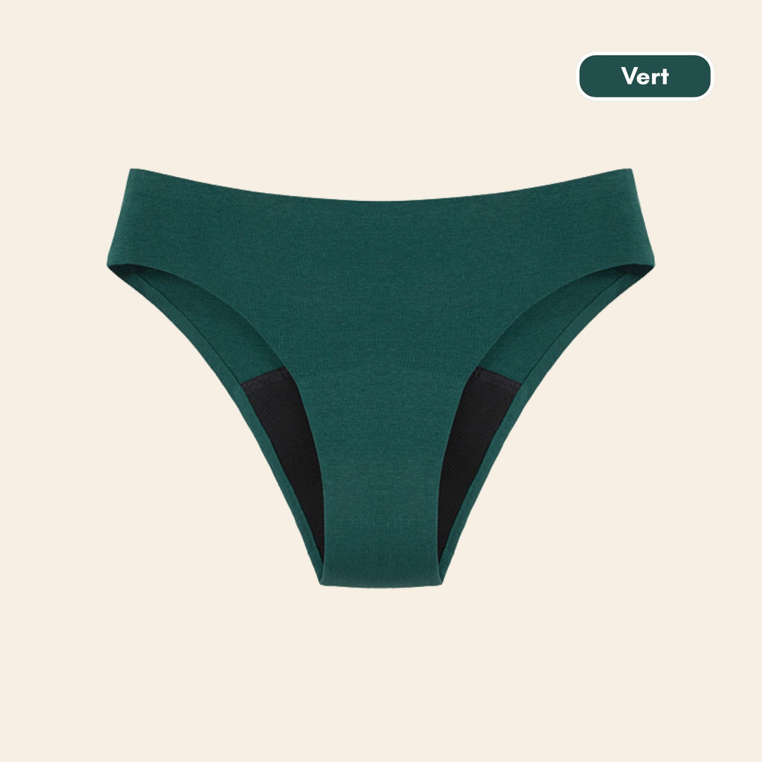 Vue produit à plat de la Culotte menstruelle coupe bikini sans couture ultra stretch, couleur verte