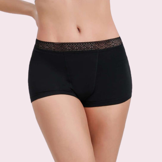 Vue avant du boxer menstruel en coton et dentelle à la ceinture, couleur noire
