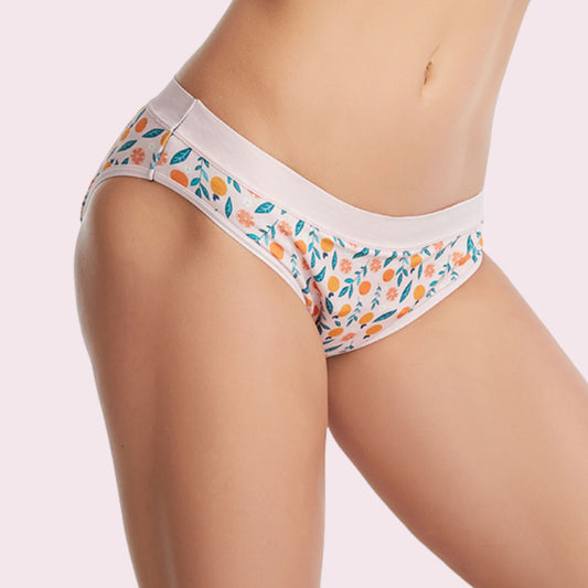 Vue avant de la culotte en coton pour Ados, couleur nude pâle avec des motifs d'oranges