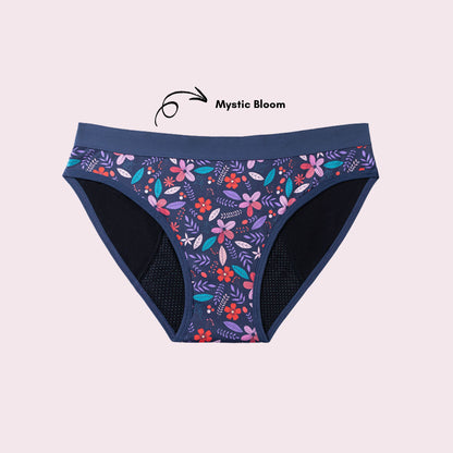 Vue produit à plat de la culotte en coton pour Ados, couleur bleu foncé avec des motifs de fleurs