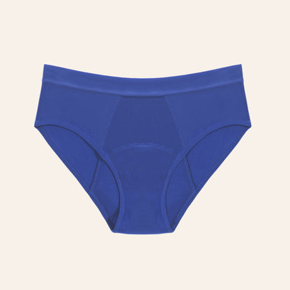 Vue produit à plat de la culotte menstruelle en fibre de bambou très absorbante, anti odeur, couleur bleue