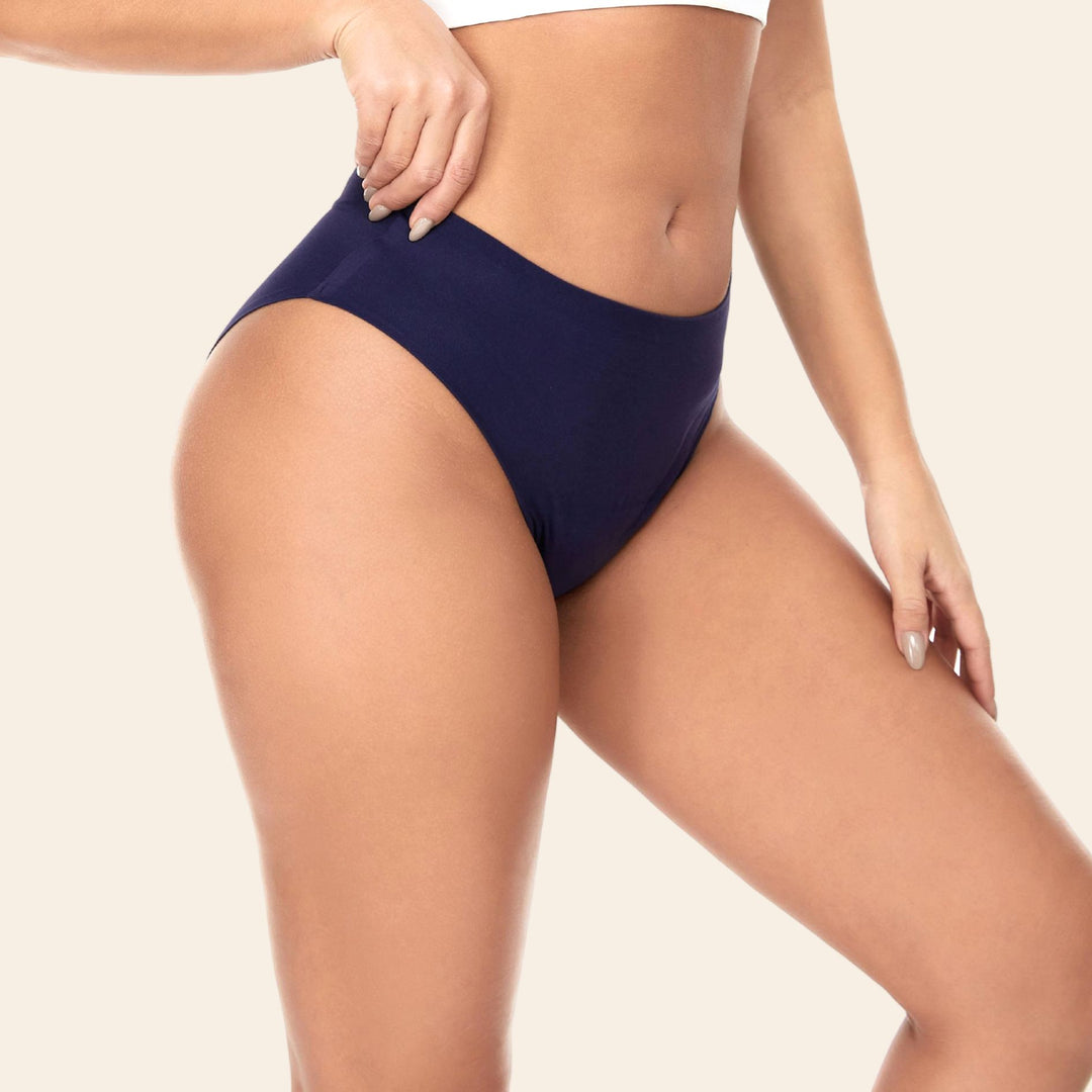 Vue côté Culotte menstruelle sans couture ultra stretch, couleur marine