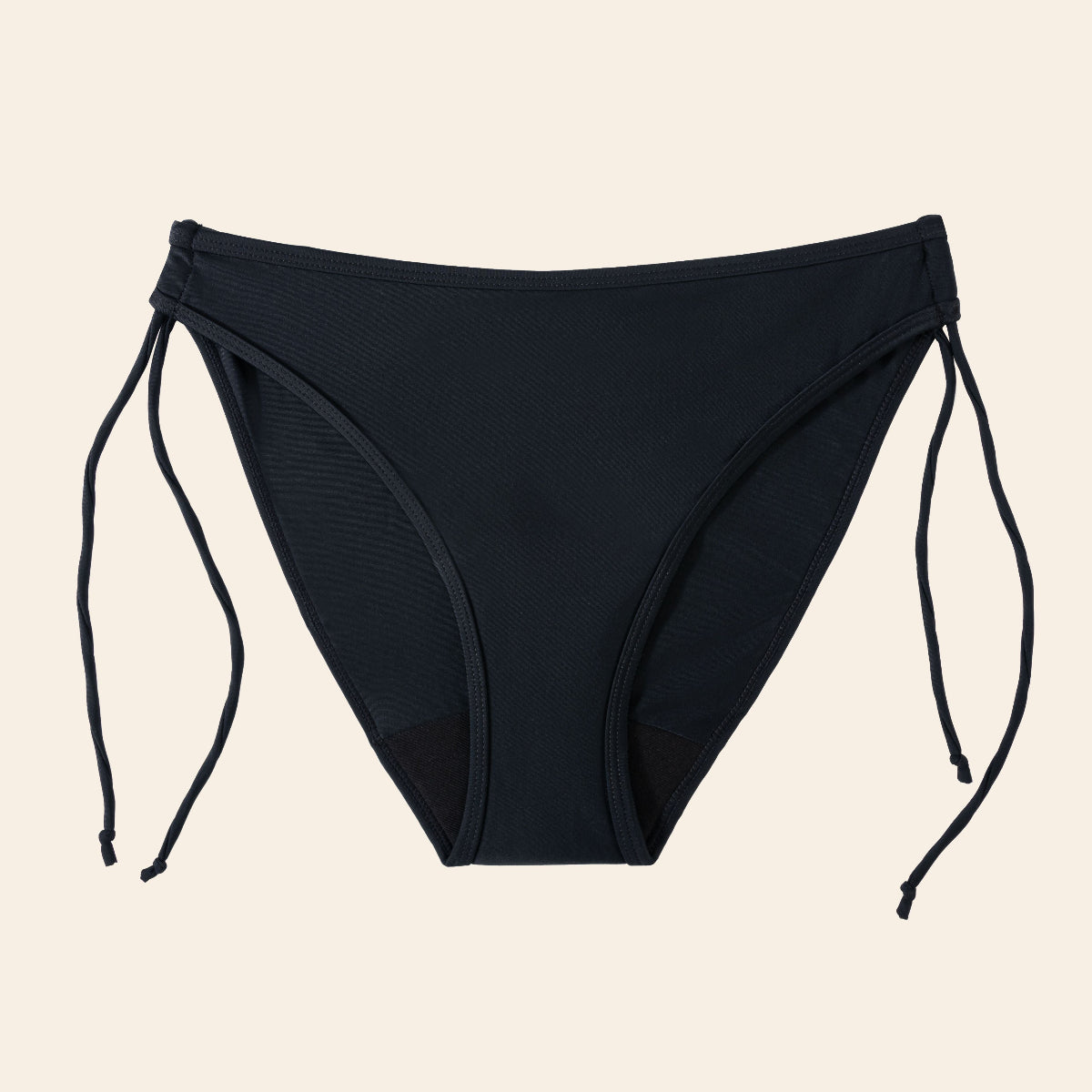 Vue produit à plat du bas de maillot de bain menstruel bikini liberté avec ficelles réglables et à nouer sur les côtés, couleur noire
