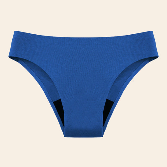 Vue produit à plat du bas de Maillot de bain menstruel sans couture, couleur bleue