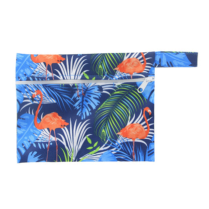 Pochette de transport imperméable - fond bleu et jungle avec flamants oranges 