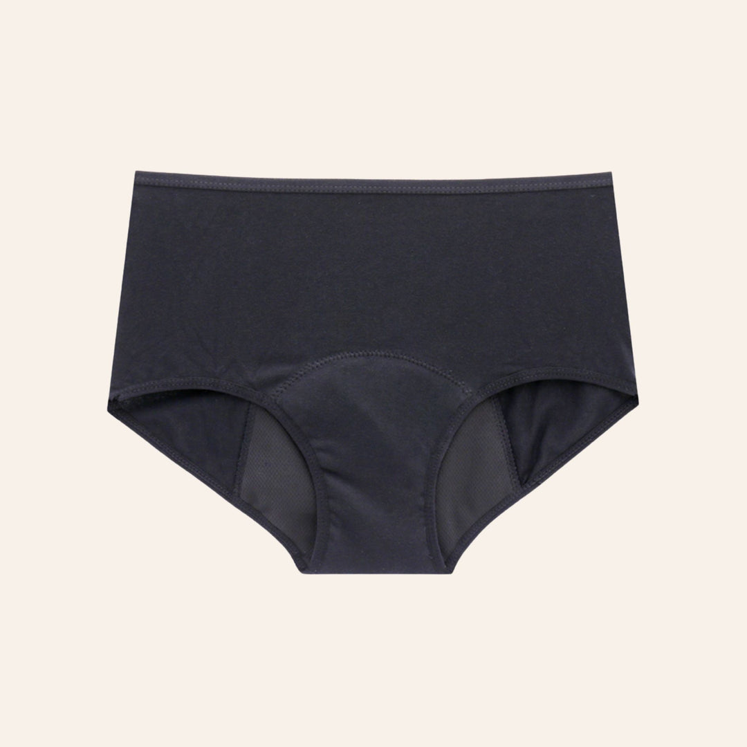 Shorty menstruel TabooPlus noir en bambou à plat, avec 4 couches de protection, absorption équivalente à 3 tampons.