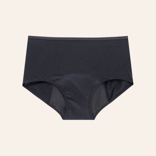 Shorty menstruel TabooPlus noir en bambou à plat, avec 4 couches de protection, absorption équivalente à 3 tampons.